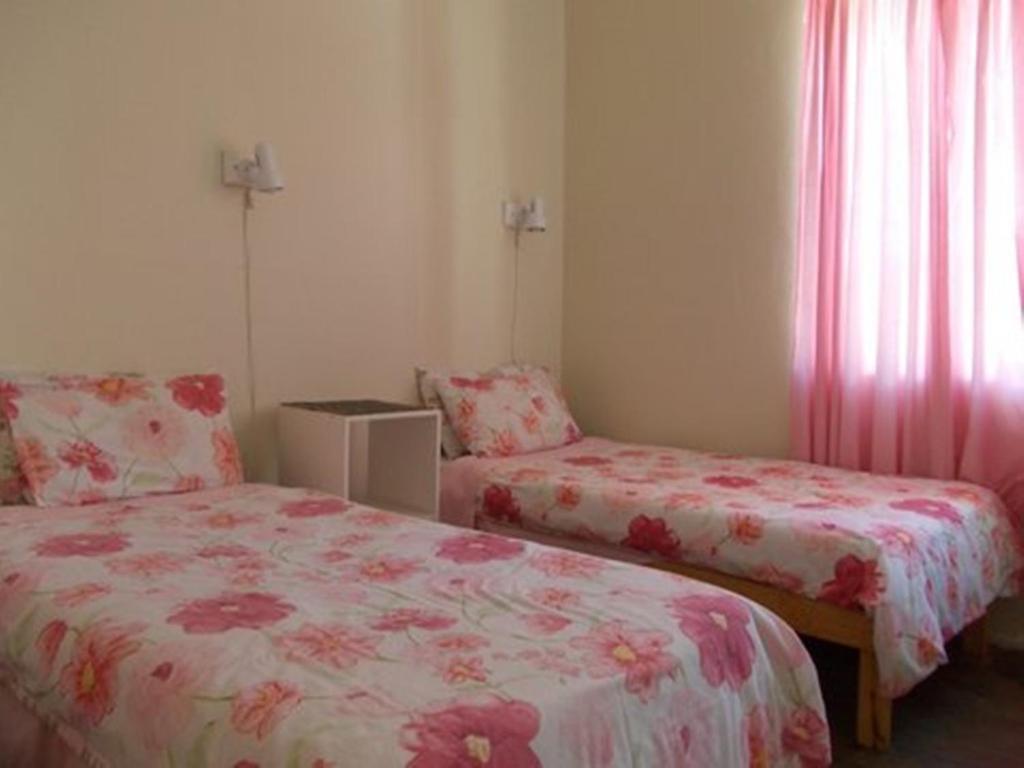 Franschhoek Travellers Lodge ภายนอก รูปภาพ